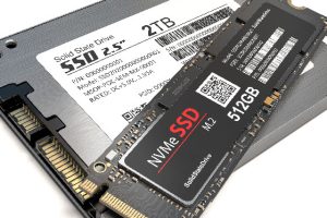 Does High Temperature Kill HDD and SSD? Lifespan and Performance Evaluations of Storage Devices
